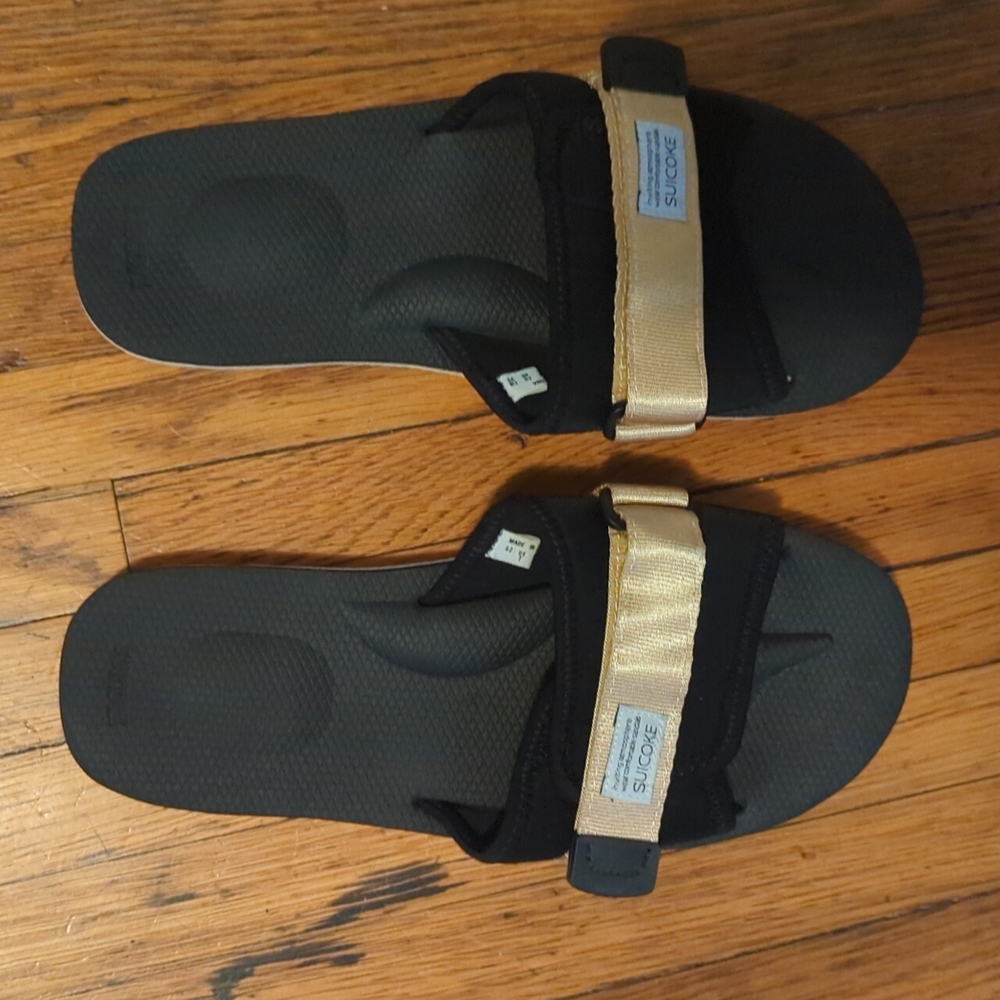 Suicoke Padri (men's size 7) - 🖤Black & Gold💛